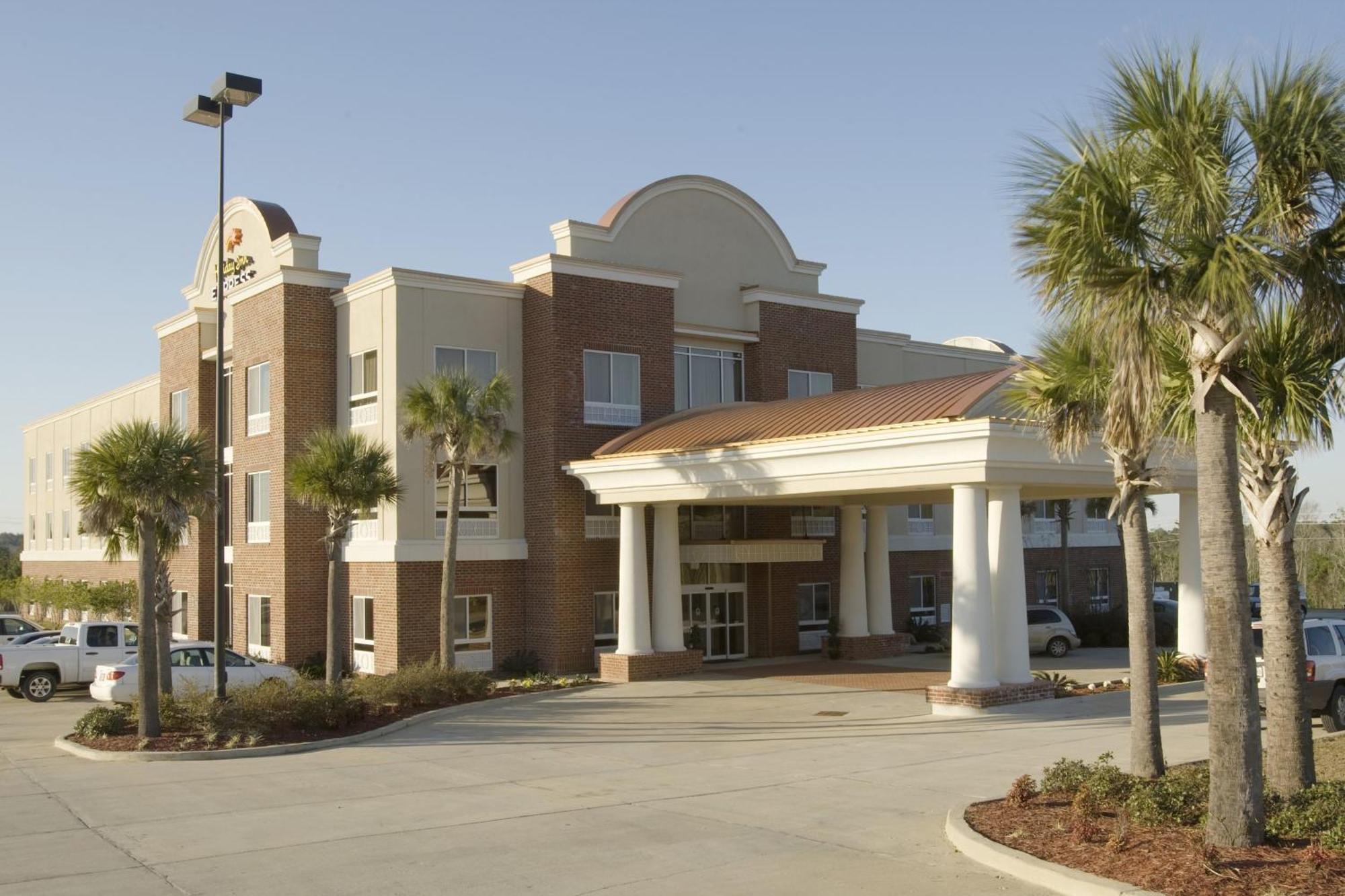 Holiday Inn Express Hotel & Suites Lucedale By Ihg Exterior photo