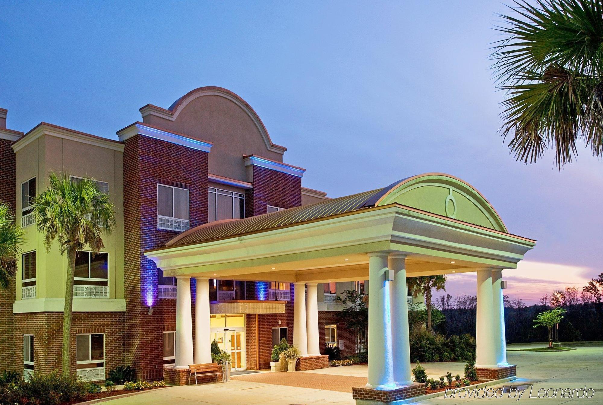 Holiday Inn Express Hotel & Suites Lucedale By Ihg Exterior photo